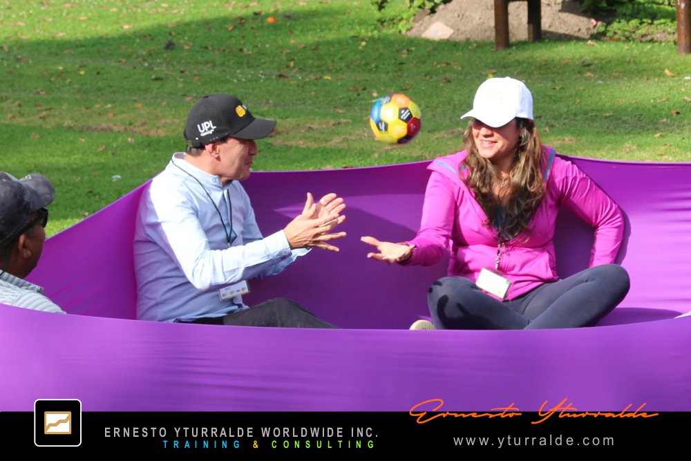 Team Building empresarial en LATAM para el desarrollo de equipos de alto rendimiento y liderazgo colaborativo
